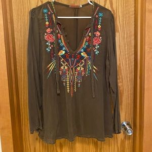 Johnny Was cupra rayon embroidered top. Size large. EUC.